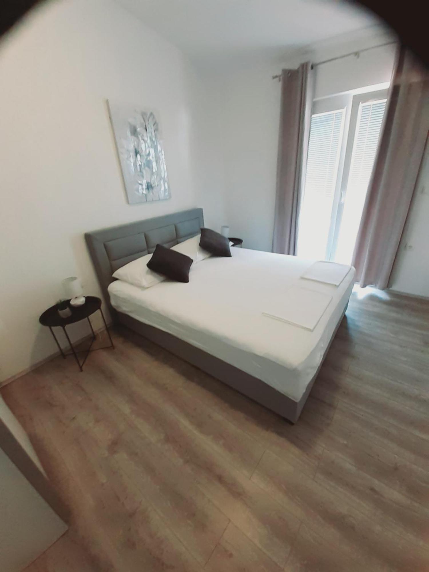 Tonka Apartments Gradac  Rum bild