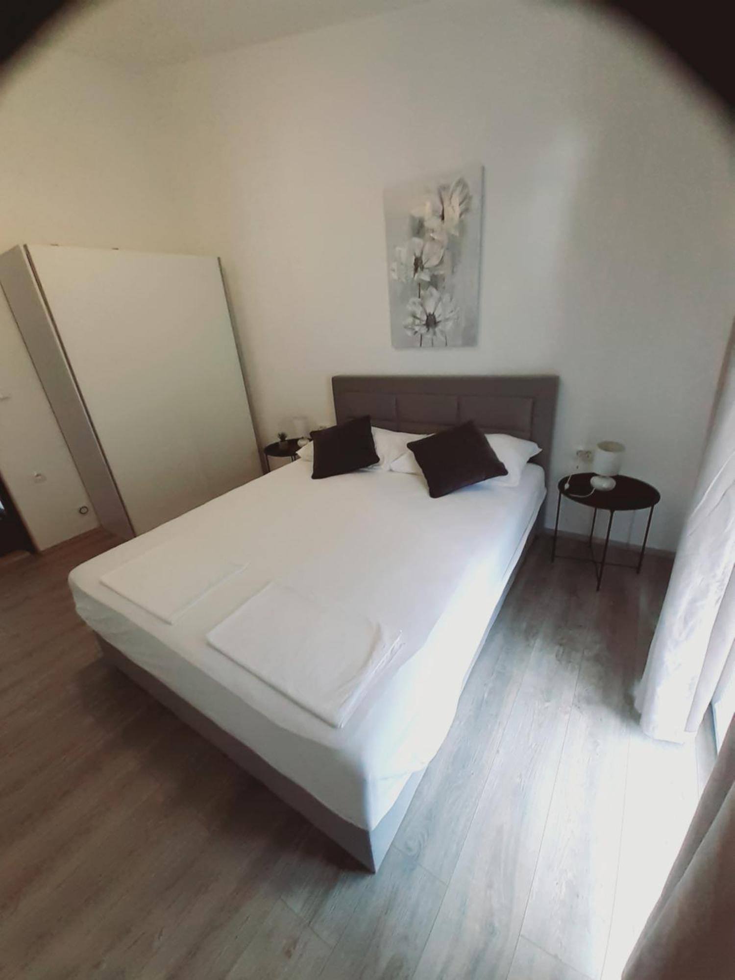 Tonka Apartments Gradac  Rum bild