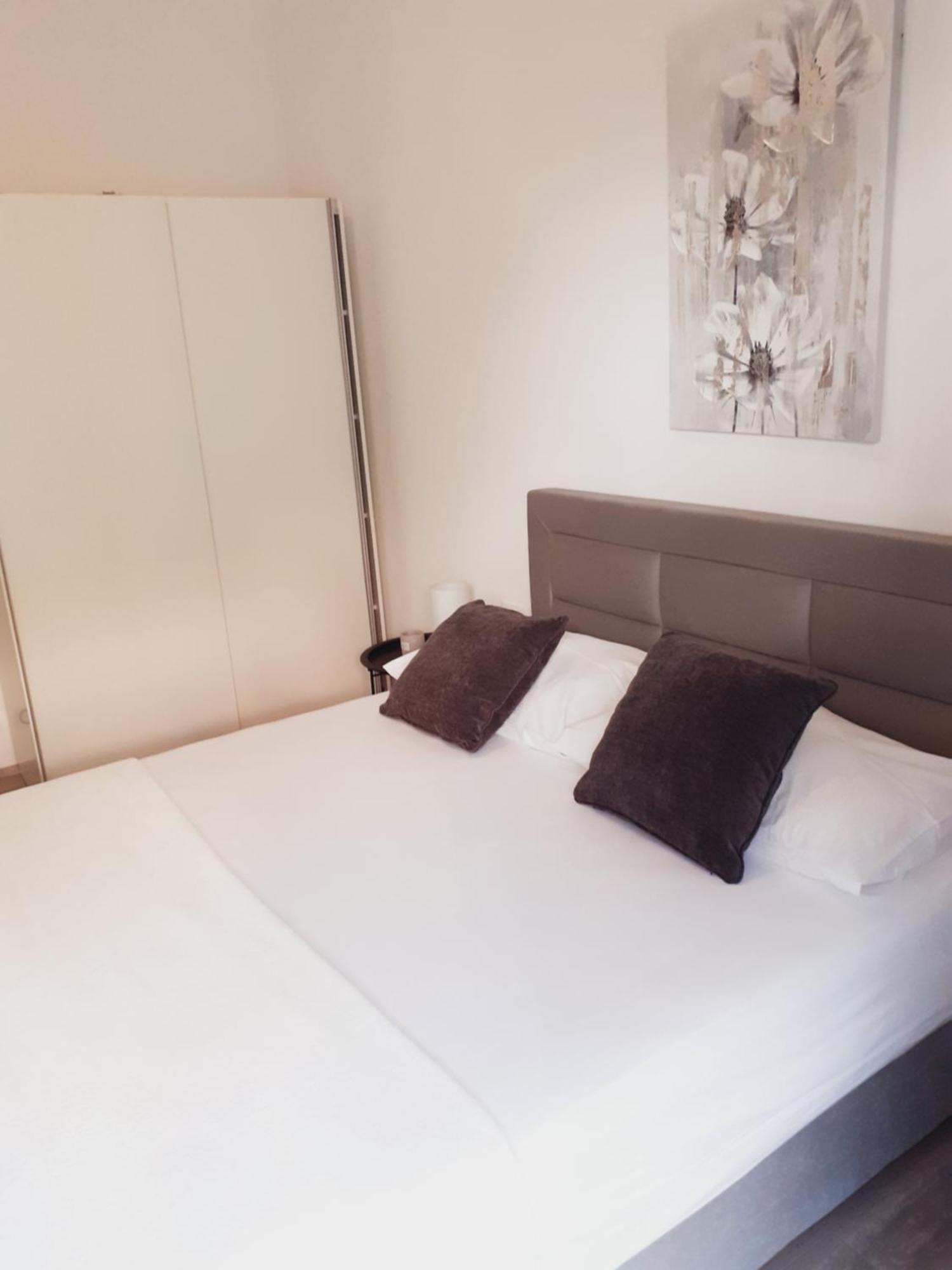 Tonka Apartments Gradac  Rum bild