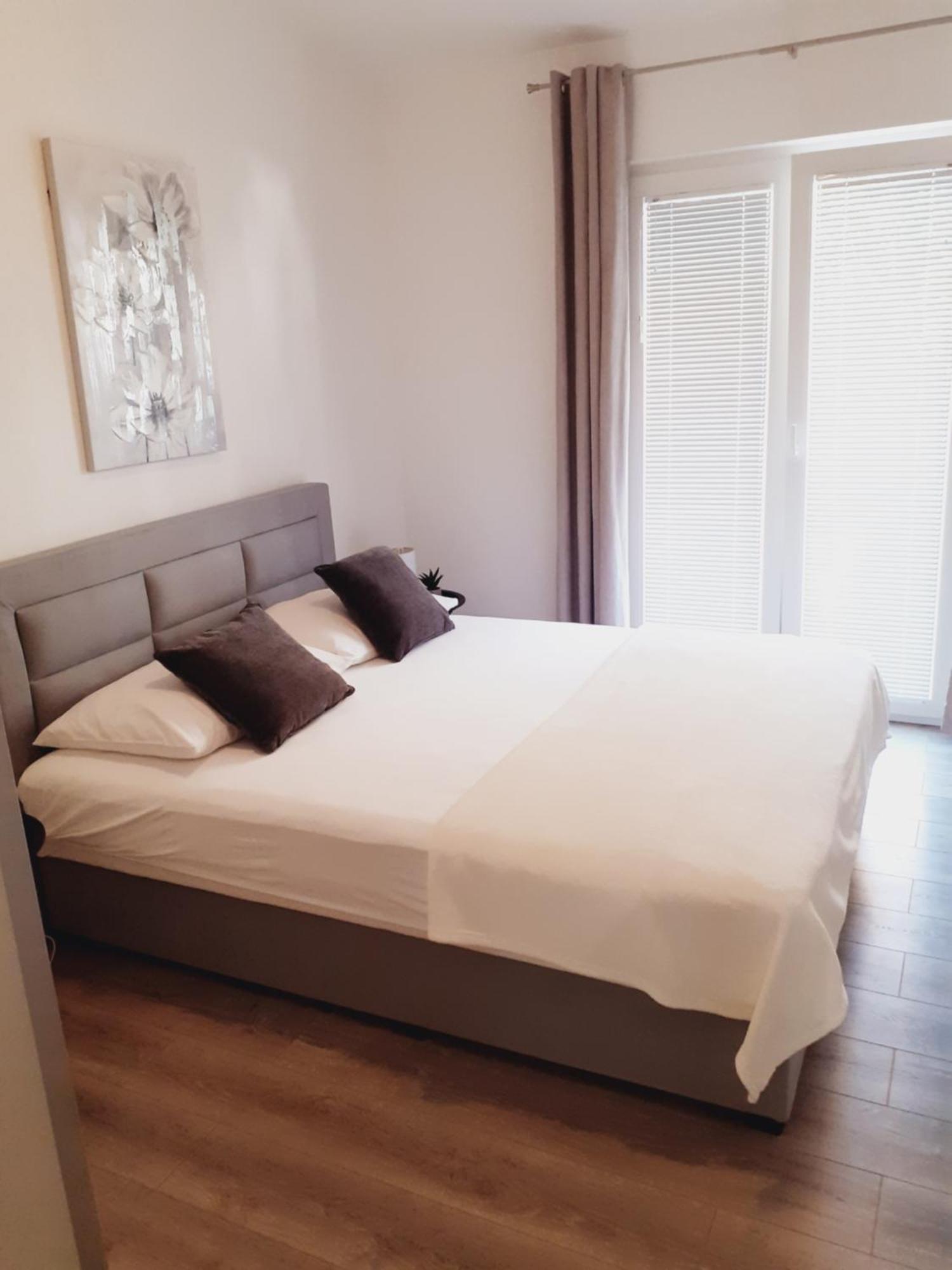 Tonka Apartments Gradac  Rum bild
